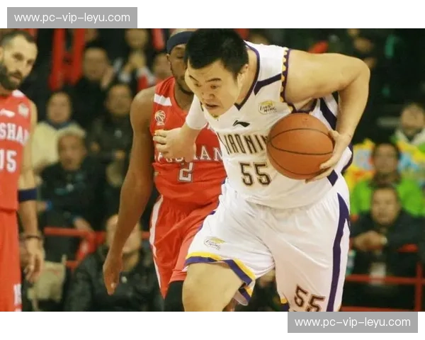 跨时空的重装对决：当“功夫熊猫”韩德君撞上“大鲨鱼”奥尼尔，谁才是禁区最后的统治者？